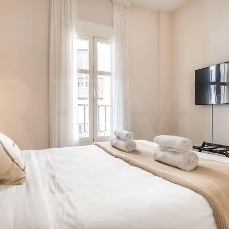 Exclusive In The Centre With Parking Rems Apartment *