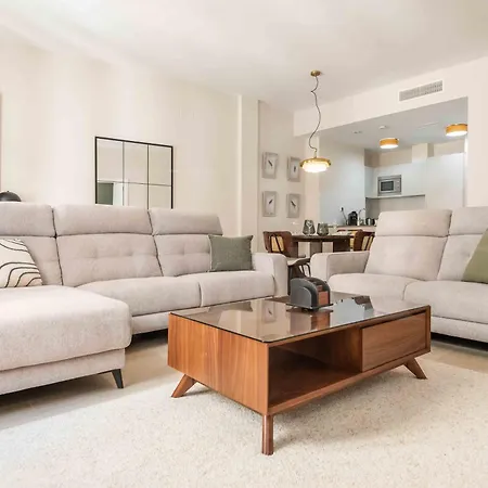 Exclusive In The Centre With Parking Rems Apartment