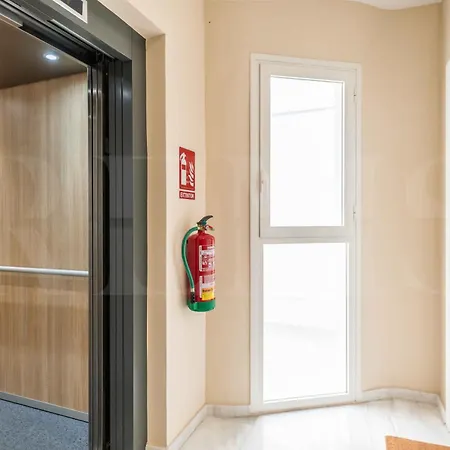 Exclusive In The Centre With Parking Rems Apartment *