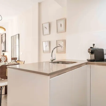 Exclusive In The Centre With Parking Rems Apartment *